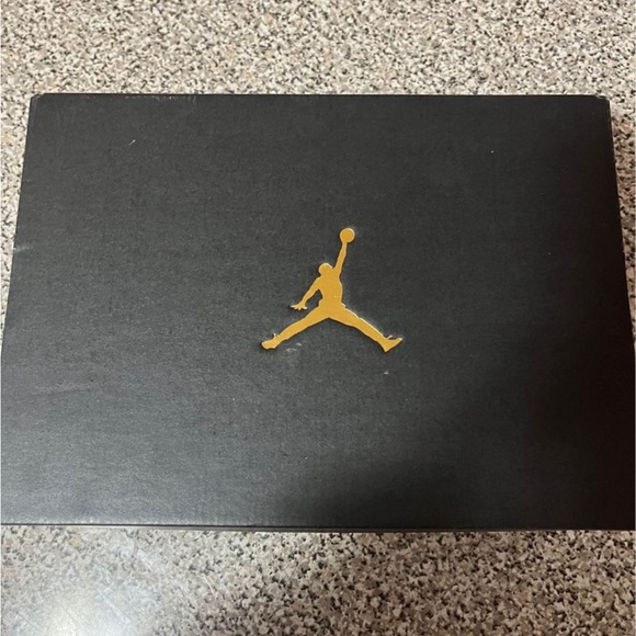 Jordan’s 1 mid light smoke grey - Picture 7 of 10